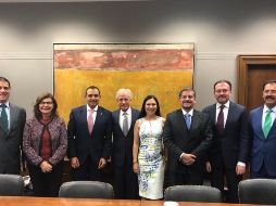 El funcionario y algunos diputados sostienen un encuentro con Bob Corker (centro), senador de Tennessee. TWITTER / @SRE_mx