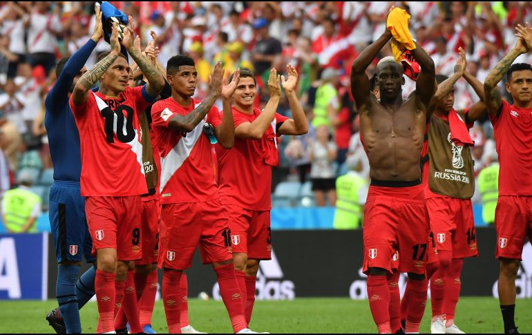 ''Gracias, muchachos, por las importantes lecciones que nos han dejado: perseverancia, trabajo en equipo y amor por el Perú. A seguir todos su ejemplo'', expresó Vizcarra en su cuenta de Twitter. AFP / N. Almeida
