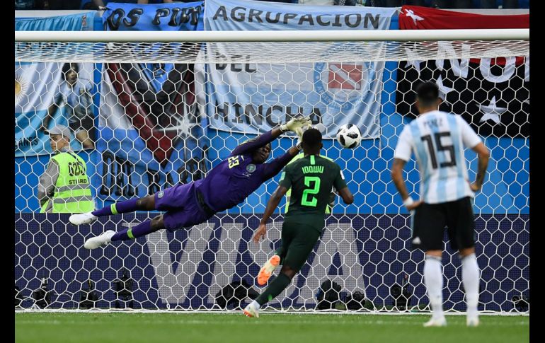 Con gol de último minuto, Argentina se cuela a los Octavos de Final
