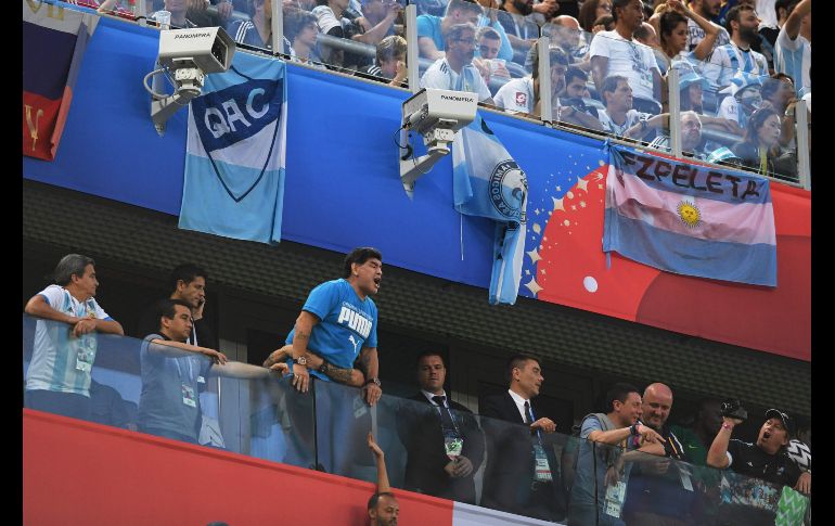 El legendario Diego Maradona se mostró emocionado durante el partido disputado en Volgogrado Arena. AFP / O. Maltseva