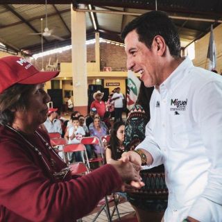 Castro promete mejores condiciones de vida y desarrollo