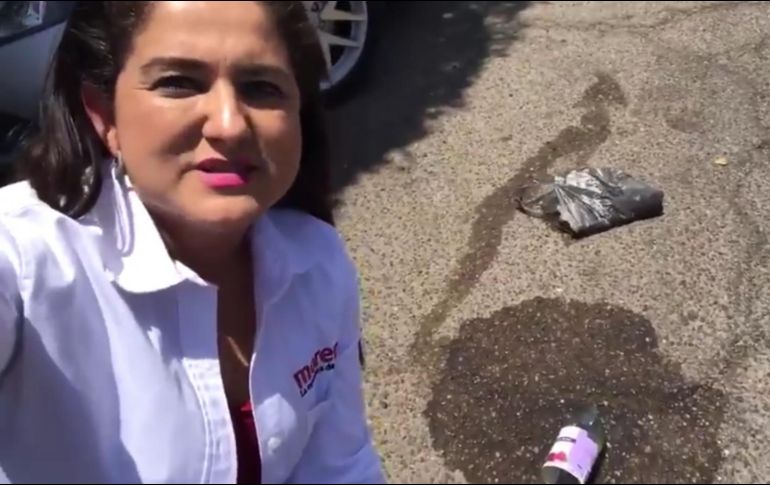 El artefacto explosivo que fue arrojado contra el auto de la candidata no detonó. FACEBOOK / @celidalopezc