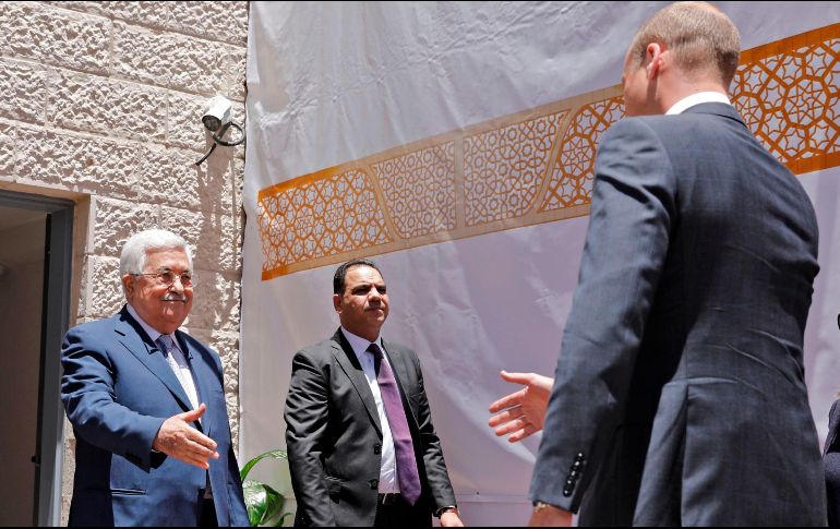 El príncipe tiene previsto participar en varios encuentros culturales y oficiales tras su reunión con Abás. AFP/A. Gharabli