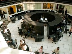 El mercado accionario local opera con un volumen de 3.7 millones de títulos por uin importe económico de 95.5 millones de pesos. NTX / ARCHIVO