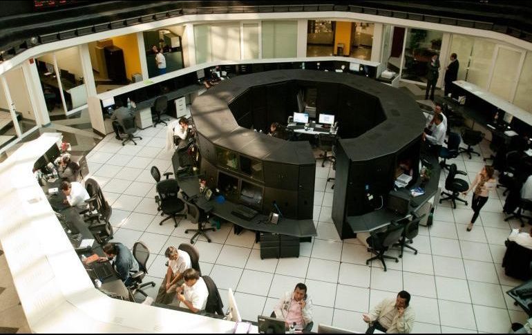 El mercado accionario local opera con un volumen de 3.7 millones de títulos por uin importe económico de 95.5 millones de pesos. NTX / ARCHIVO