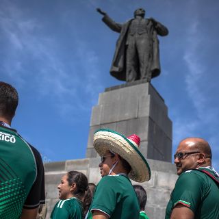 Mexicanos intercambian boletos con alemanes