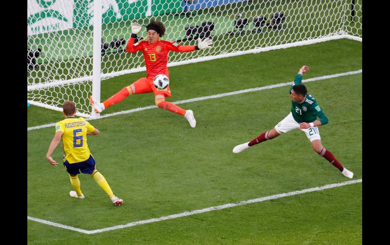 Al arranque del segundo tiempo, Suecia abrió el marcador por cuenta de Augustinsson. AFP / R. Pilipey