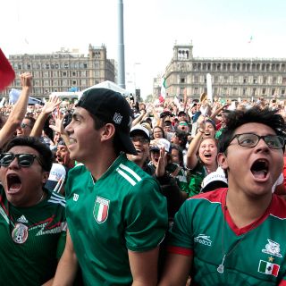 México festeja los goles de Corea del Sur