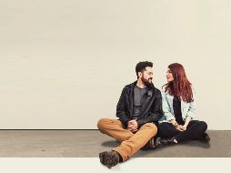 Trama. La obra habla sobre las despedidas, el desamor y cómo dos personajes viven una relación a distancia. ESPECIAL