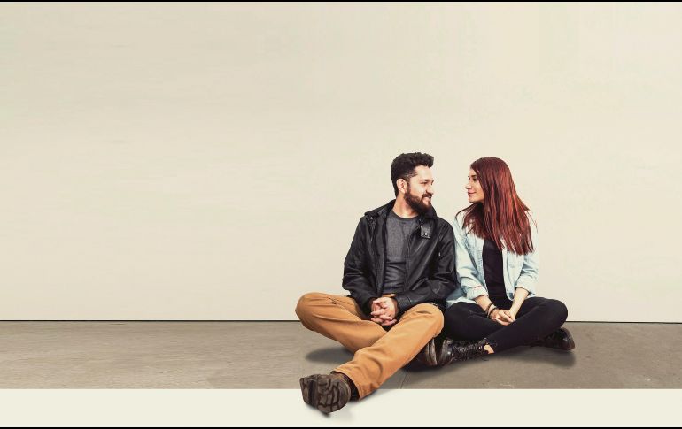 Trama. La obra habla sobre las despedidas, el desamor y cómo dos personajes viven una relación a distancia. ESPECIAL