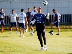 Las bromas y las sonrisas se sucedieron en el entrenamiento de este jueves. EFE/M. Shipenkov