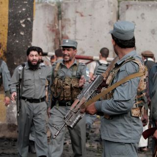 Talibanes atacan un puesto de control en Afganistán