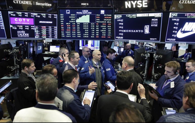 El NYSE Composite cede 0.12 puntos, colocándose en 12 mil 412.19 unidades. AP / ARCHIVO