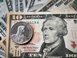 Banco BASE prevé que el tipo de cambio cotice entre 19.90 y 20.15 pesos por unidad en cotizaciones interbancarias la venta. NTX / ARCHIVO