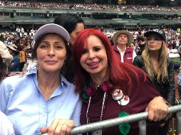 Sansores publicó una imagen en sus redes sociales junto a Tatiana Clouthier durante el cierre de campaña de López Obrador. TWITTER / @LaydaSansores