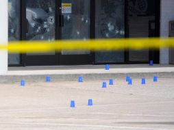 Policías acudieron al diario Capital Gazette tras recibir el llamado. AP / ARCHIVO