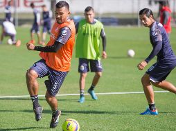 Marín (I) cree que Chivas jugará mejor en la medida en que disputen más partidos de preparación. MEXSPORT/ARCHIVO