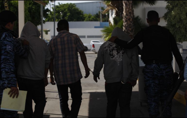 Los tres detenidos fueron presentados ante el Ministerio Público de Ecatepec por la portación del arma, donde se resolverá su situación legal. EL INFORMADOR/ ARCHIVO