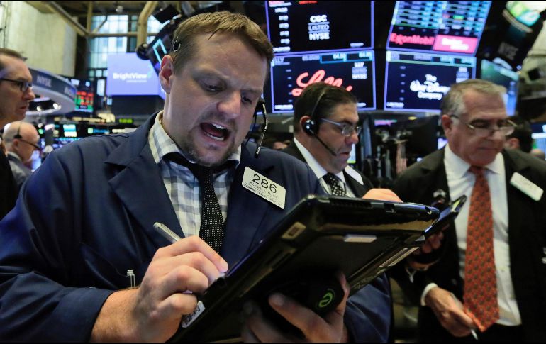 El Dow Jones sumó 97.58 puntos, llegó hasta los 24 mil 215.17 enteros. AP / R. Drew