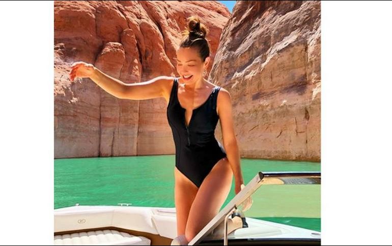 En una de las fotografías que compartió Thalía se le ve a bordo de una embarcación. INSTAGRAM / thalia