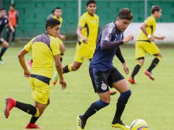Josecarlos Van Rankin (derecha) reconoce la importancia de Chivas y espera aprovechar esta nueva oportunidad en su carrera. ESPECIAL/Chivasdecorazon