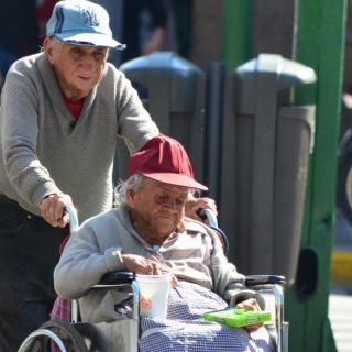 Proponen endurecer sanción por maltrato a adultos mayores