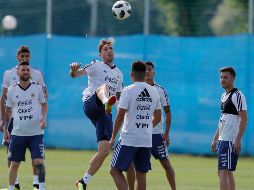 El técnico de la Albiceleste confía en la capacidad de sus jugadores en general, no sólo en Messi. AP/R. Mazalan