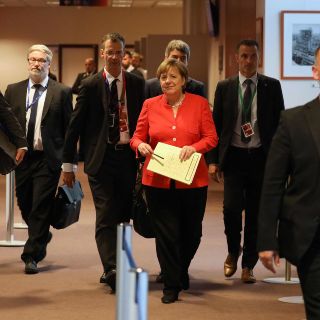 Unión Europea acuerda ampliar sanciones a Rusia