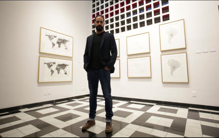 Guillermo Celis. El arquitecto y artista frente a su obra en Casa Patrice. EL INFORMADOR/F. Atilano