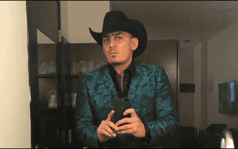 En redes sociales se explicó que el caballo resbaló debido a que en el piso de cemento se colocó arena. INSTAGRAM / josemanfigueroa