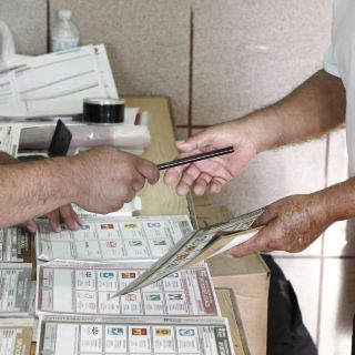 Las urnas abren tarde en Santa Cruz del Valle