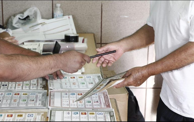 Varios ciudadanos que fueron convocados como funcionarios de casilla no asistieron a cumplir con su deber y se tuvieron que buscar reemplazos.  EL INFORMADOR / A. Camacho