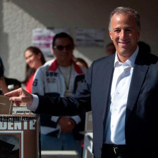 Meade emite su voto en la colonia Chimalistac