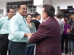 El candidato de Morena dijo que si los resultados de la elección no le favorecen respetará la decisión; el del Verde, llamó a todos a conducirse con civilidad y respetar los resultados. ESPECIAL /