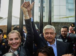 Adelanta que en la tarde comerán en familia con el candidato presidencial, quien después se dirigirá a sus oficinas de la colonia Roma y por la noche ofrecerá una conferencia de prensa. AFP / R. Schemidt