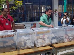 En lo referente a regiones del Estado como la Norte, Sur y Costa, donde se preveían posibles contratiempos para llevar a cabo la jornada electoral, Sandoval Díaz aseguró que no han registrado inconveniente alguno. EL INFORMADOR/ A. García