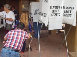 Aunque en dicha casilla, el INE afirma con letrero que se garantiza la inclusión al voto, las condiciones sufridas por Margarita demostraron lo contrario. EL INFORMADOR/ R. Romero