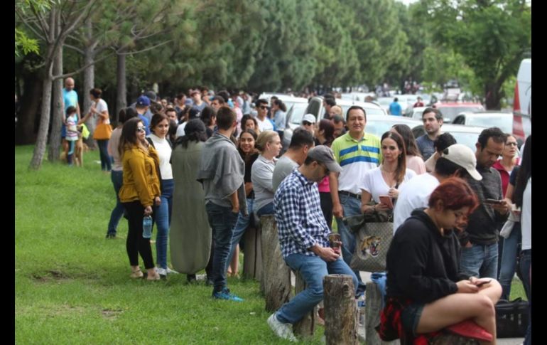 Largas filas se vieron en el Parque Metropolitano, en Zapopan, donde se instalaron dos casillas especiales. EL INFORMADOR