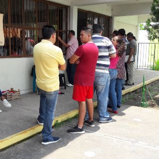 Ni el hambre ni las faltas merma el trabajo de los funcionarios de casilla