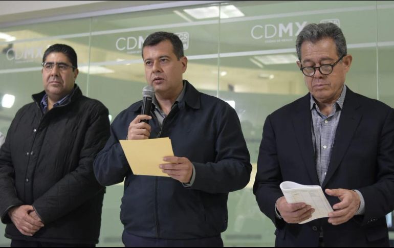 José Ramón Amieva (centro) reporta denuncias recibidas y 175 llamadas para denunciar distintos delitos electorales. TWITTER / @amievajoserra