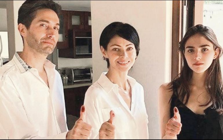 Celina del Villar. “Va por nuestro México que tanto amamos @bennyibarra @mariaibarradv”.