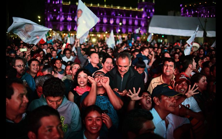 Seguidores de López Obrador se congregan en la plancha del Zócalo, la principal plaza de la capital mexicana.