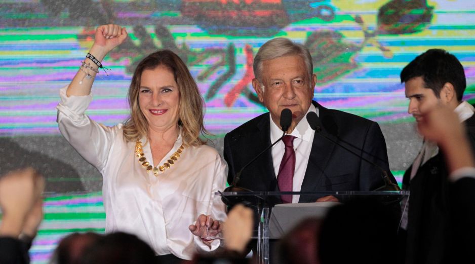 Andrés Manuel López Obrador, acompañado de su esposa Beatriz Gutiérrez Müller. EFE / M. Guzmán