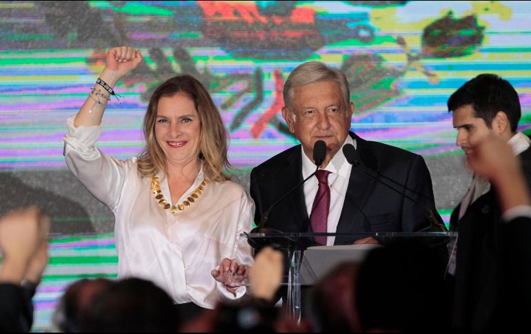 Andrés Manuel López Obrador, acompañado de su esposa Beatriz Gutiérrez Müller. EFE / M. Guzmán