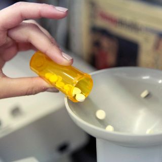 Arrestan a pareja brasileña con 50 cápsulas de cocaína