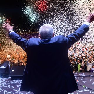 Theresa May felicita a López Obrador por triunfo electoral en México