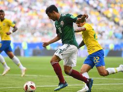 Vela (I), uno de los mejores jugadores mexicanos en la primera mitad. AFP/ M. Vatsyayana