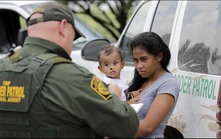 Los arrestos de la Patrulla Fronteriza de Estados Unidos bajan en junio a su nivel más bajo desde febrero. AP / ARCHIVO