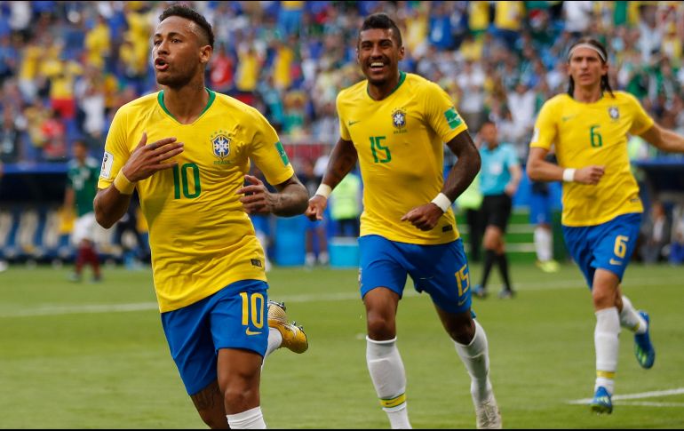 El brasileño marcó su segundo gol en la Copa Mundial de Rusia y logra anotarle por primera ocasión al portero Guillermo Ochoa. AP / F. Augstein