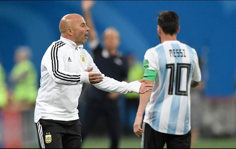 En Argentina ya se da como un hecho quieren que el técnico renuncie sin pedir el pago de la millonaria cláusula de rescisión del contrato que firmó cuando se hizo cargo de la Selección. AFP / ARCHIVO